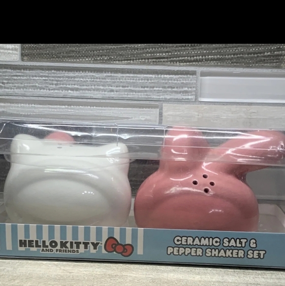 Hello Kitty Pink & My Melody Faces Salt & Pepper Shakers NEW - Picture 2 of 2